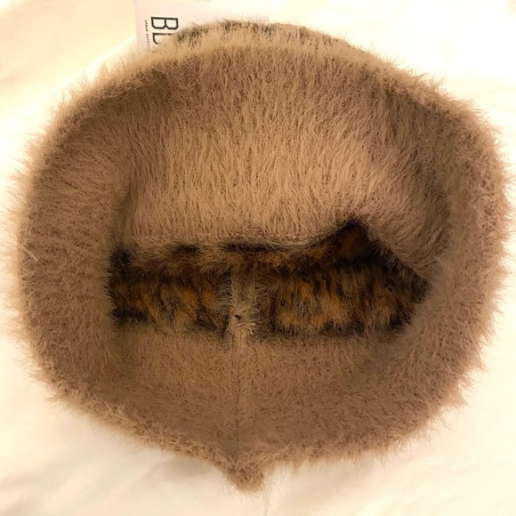 🔥FINAL PRICE SALE🔥
BDG Urban Outfitters leopard beanie - Picture 7 of 10